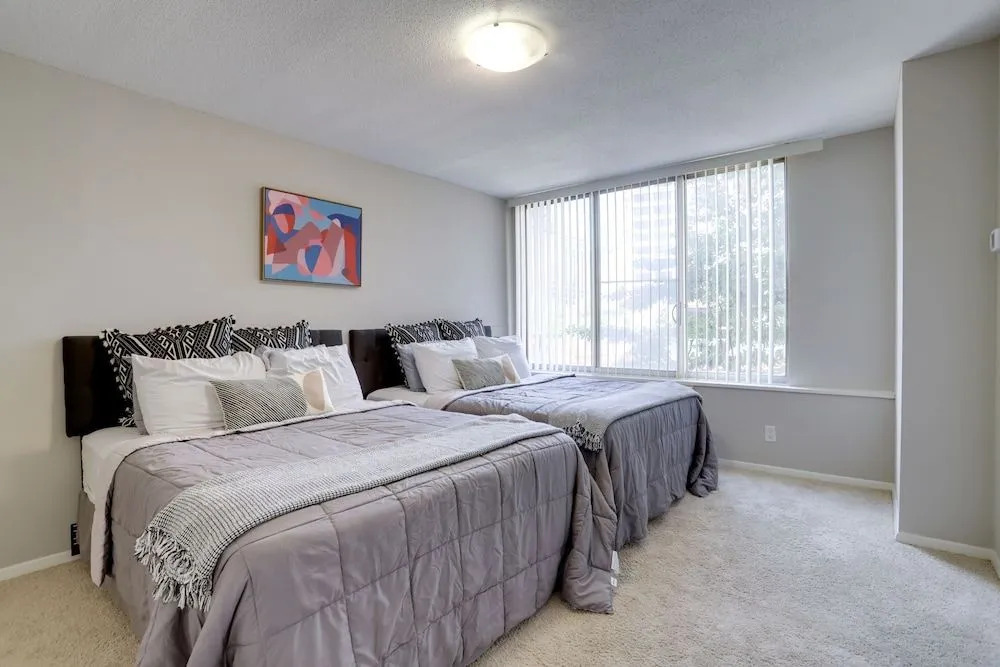 Amazing Br2 Bedroom Condo at Arlington