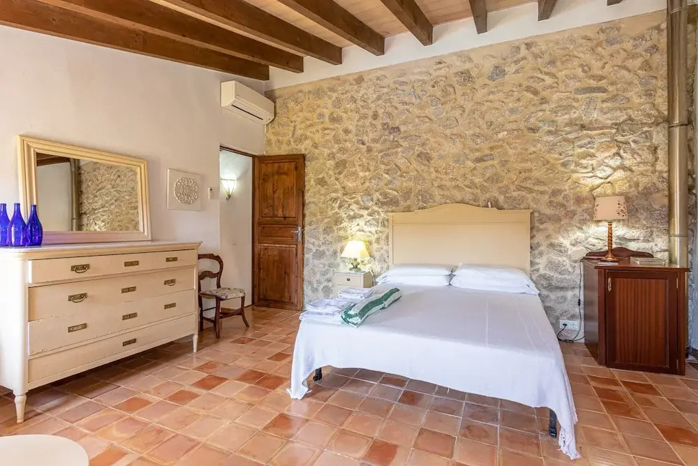 Traditional Charm With Private Pool