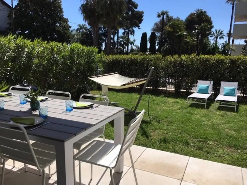 Nice Apartment With Private Garden, Pool & Parking