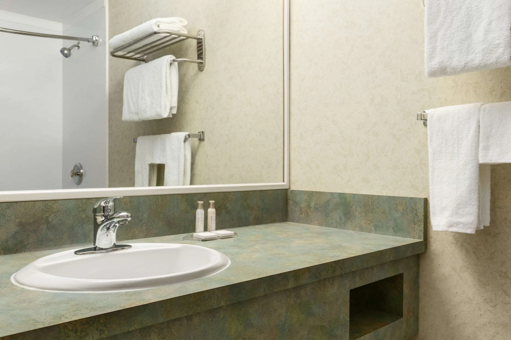 Travelodge by Wyndham Winnipeg East