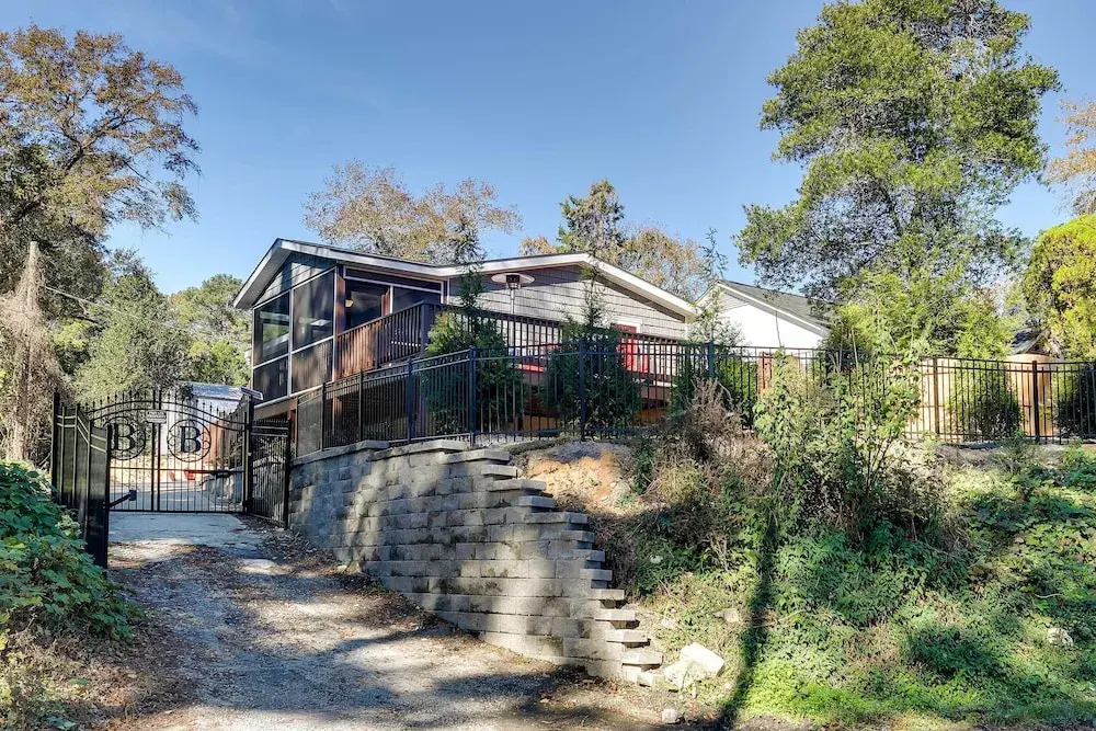 Step-free Home w/ Fire Pit - 3 Miles to Usc!