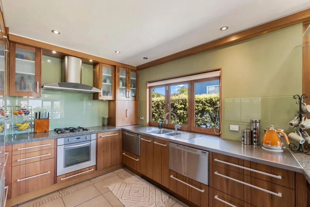 Island View Beach House - Paraparaumu Beach Home