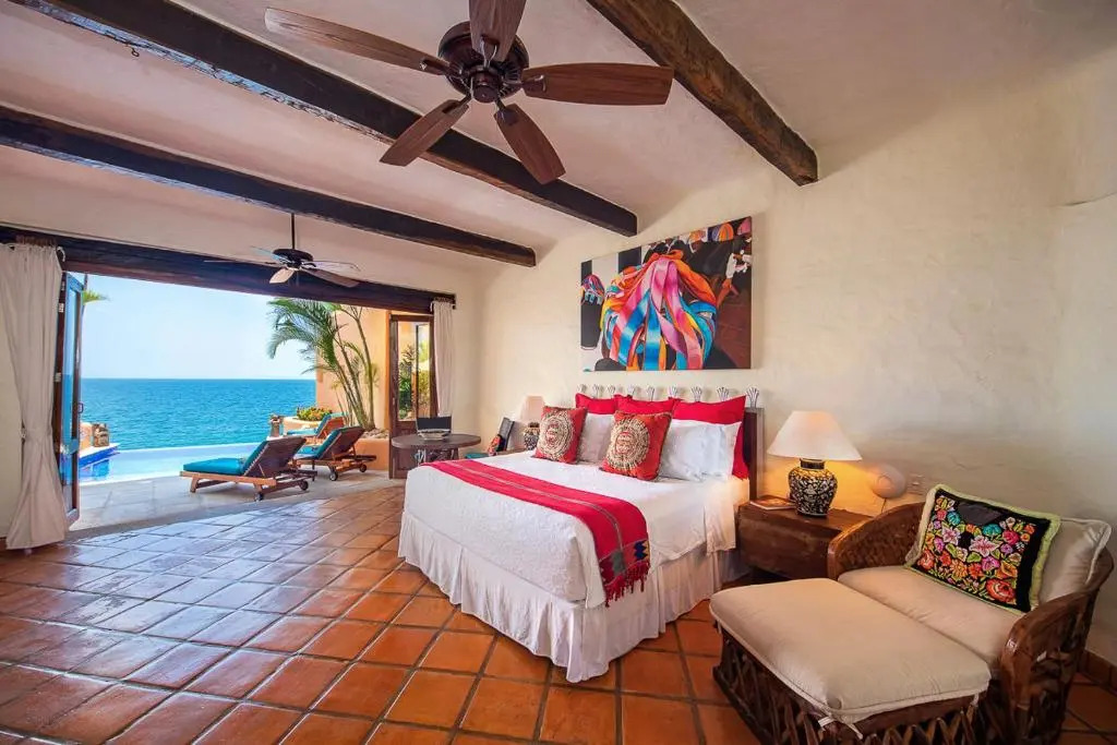 Coto San Xoaquin Villa Sleeps 6 with Pool and Air Con