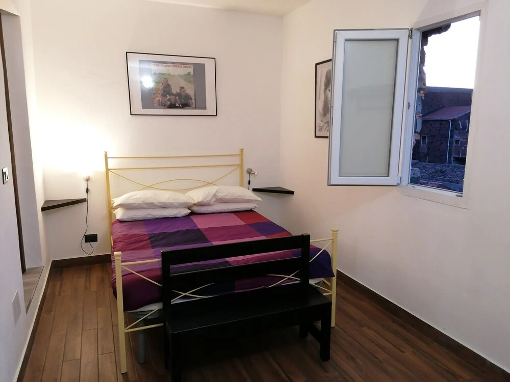 C-Side home & music