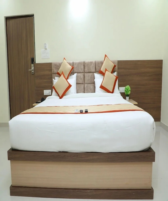 Hotel 8th Mile Suites