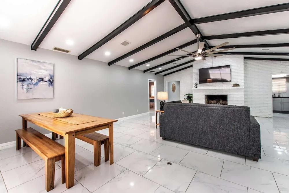 Sleep 29 - Oceanfront Retreat 2 Homes for 29-guests