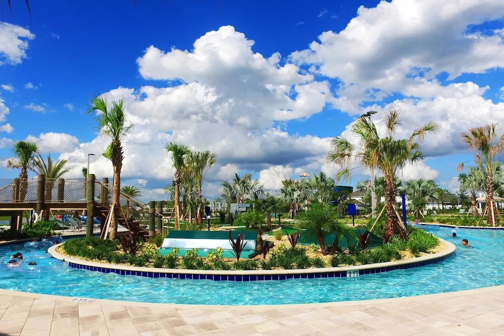 Chic 2bed Condo at Storey Lake Mickey Room