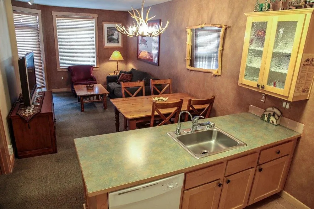 Sunstone 103 Updated Condo At Sunstone Lodge with Great Complex Amenities, near Ski-In Ski-Out by RedAwning