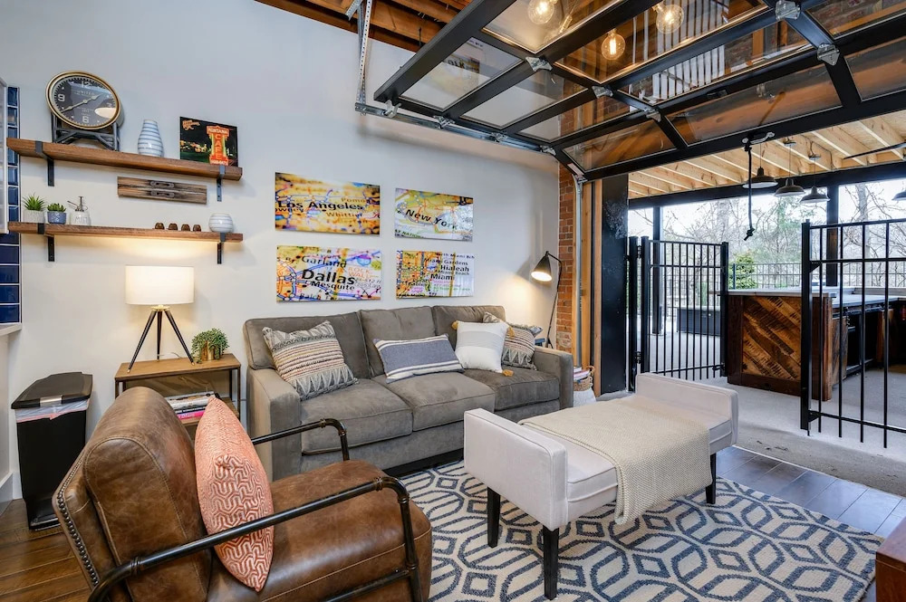 New Listing! Chic W/ Pool & Rooftop Deck 1 Bedroom Condo