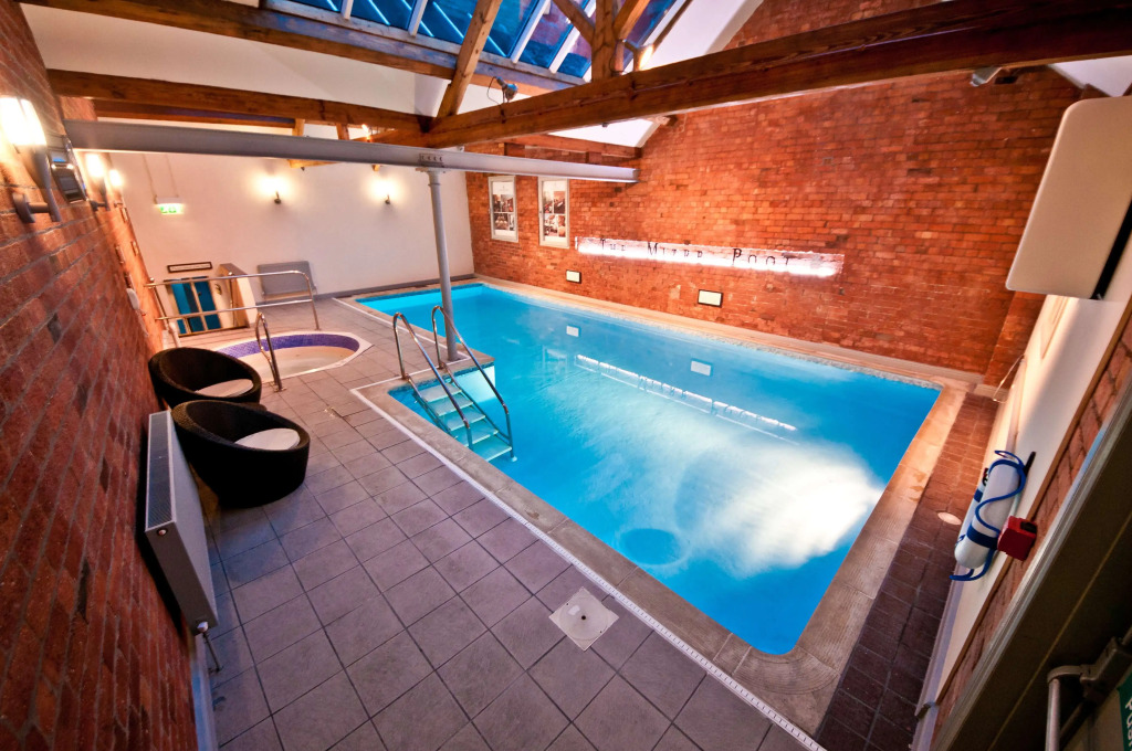 Crown & Mitre Hotel