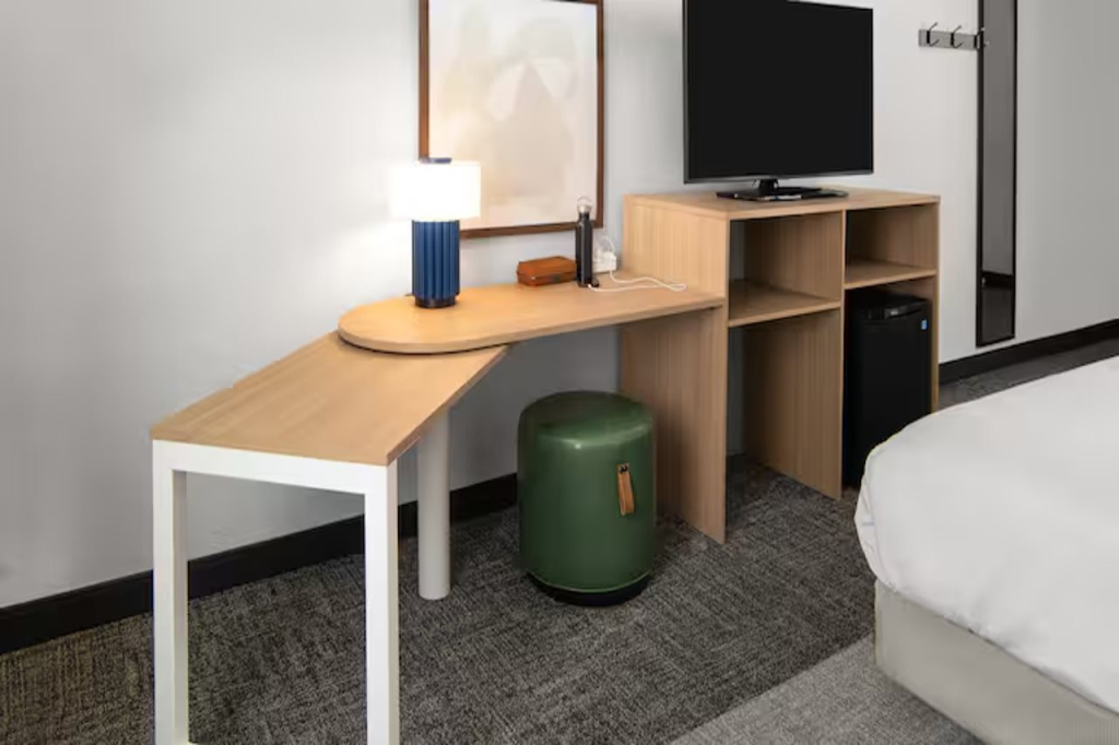 Spark by Hilton Montreal Brossard