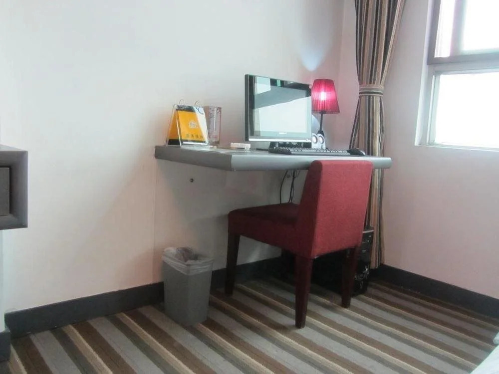 Zhongzhou Hotel (XingHe Road)
