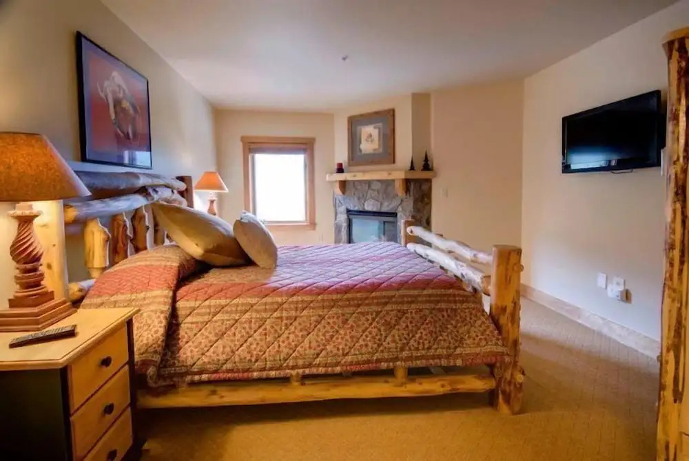 3 Bedroom Condo In River Run With Shared Pool, Hot Tubs, 100 Yards To Gondola