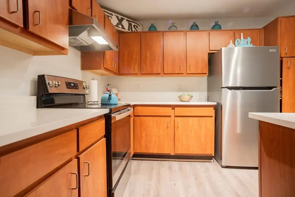 Modern Condo With Pool, Gym, Workspaces & BBQ