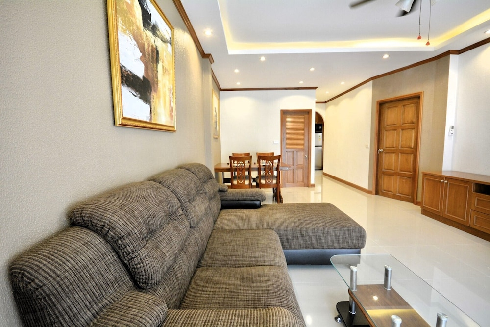 Spacious Corner 1-bedroom Condo With 2 Balconies - Baan Suan Lalana