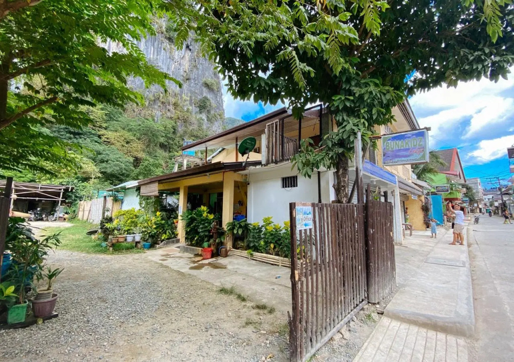 RedDoorz Hostel @ Bunakidz Lodge El Nido Palawan