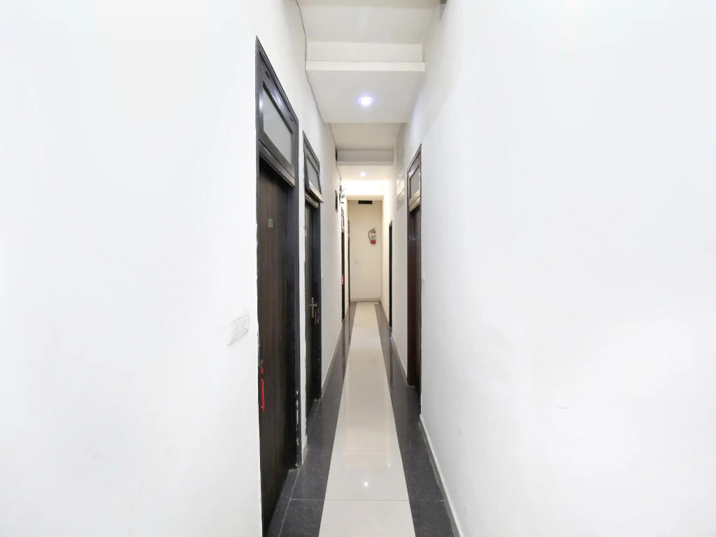 OYO 14494 Hotel Ramneek