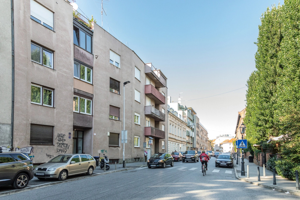 Modern 2bdr Apartment in Old Town- Best Location