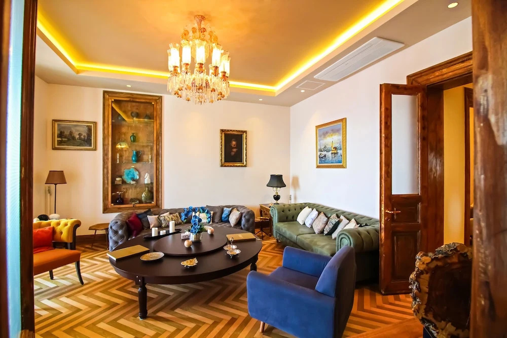 Maroon Residence