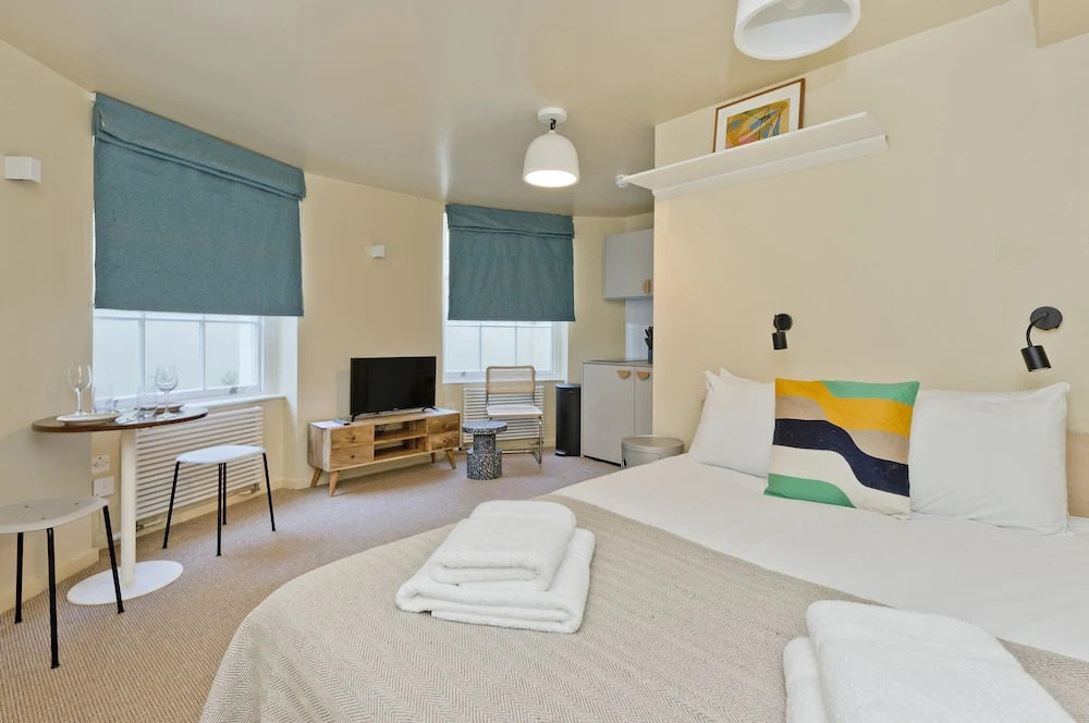 Delightful Lower Ground Studio in Leafy NW London