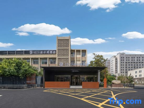 1027 Designer Hotel