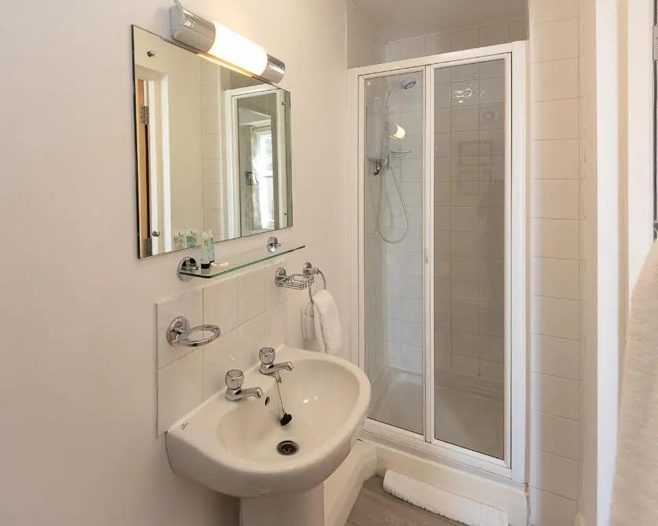 Castle Court Pub & Rooms