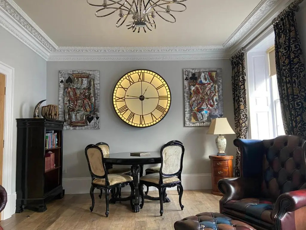 Clan Young Suite