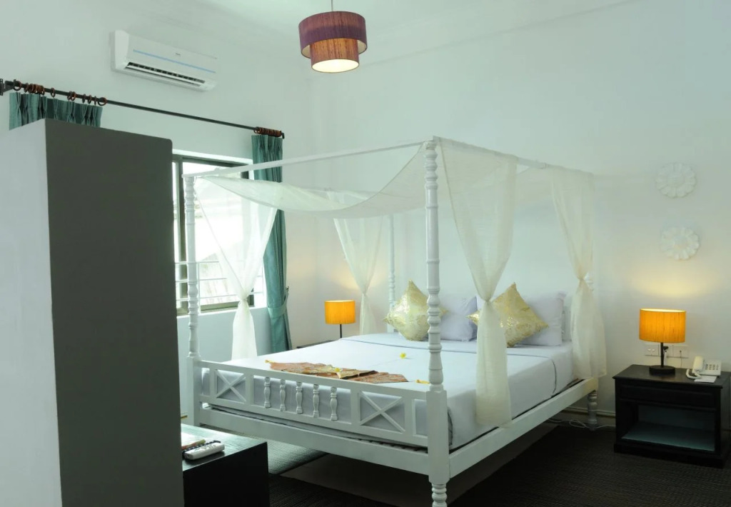 Frangipani Villa Hotel II