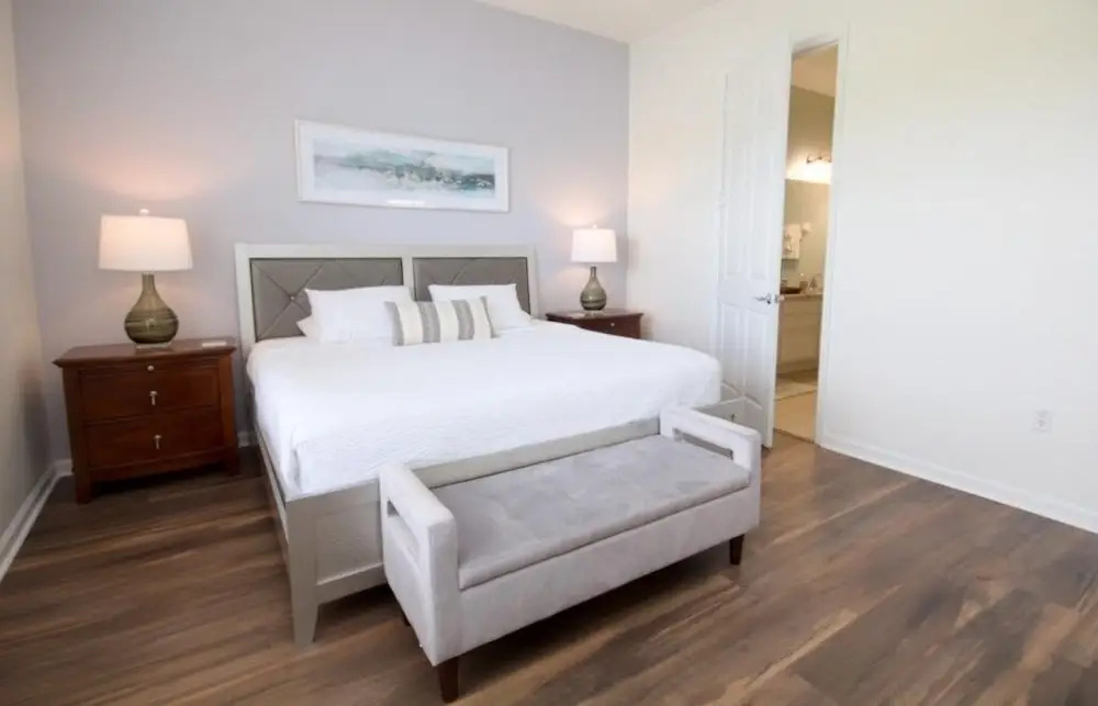 Penthouse Lake View 3 Bed Condo Convention Center 3 Bedroom Condo by RedAwning