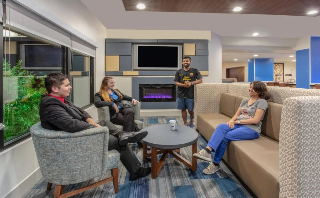 Holiday Inn Express and Suites Phoenix Tempe - University