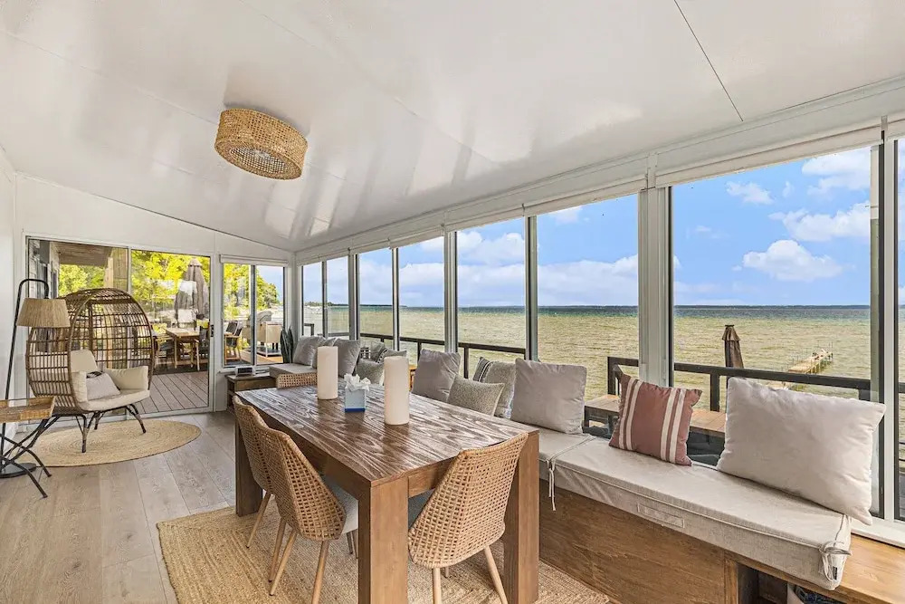 Waterfront Retreat on West Bay w Hot Tub, Games & More! 7345