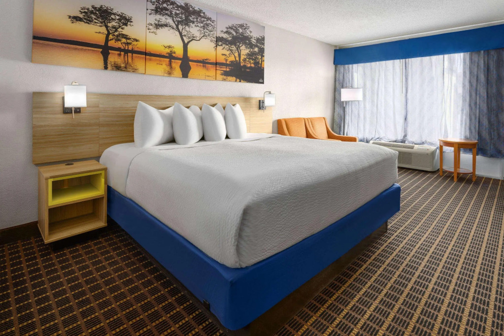Days Inn by Wyndham Waycross