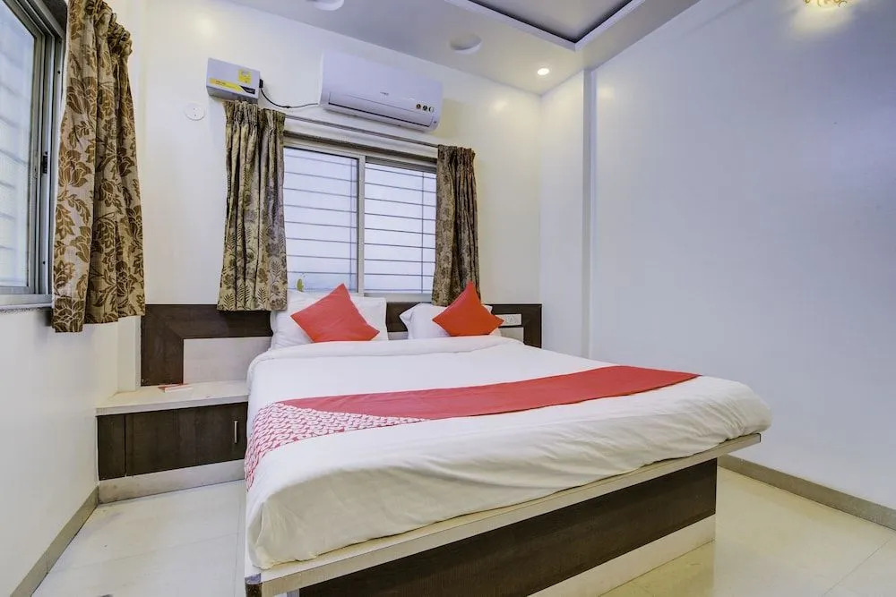 OYO 24125 Hotel Aakash
