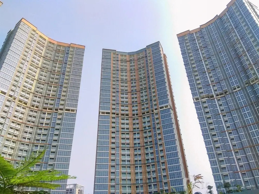 Modern Look And Comfortable 1Br Gold Coast Apartment Pik
