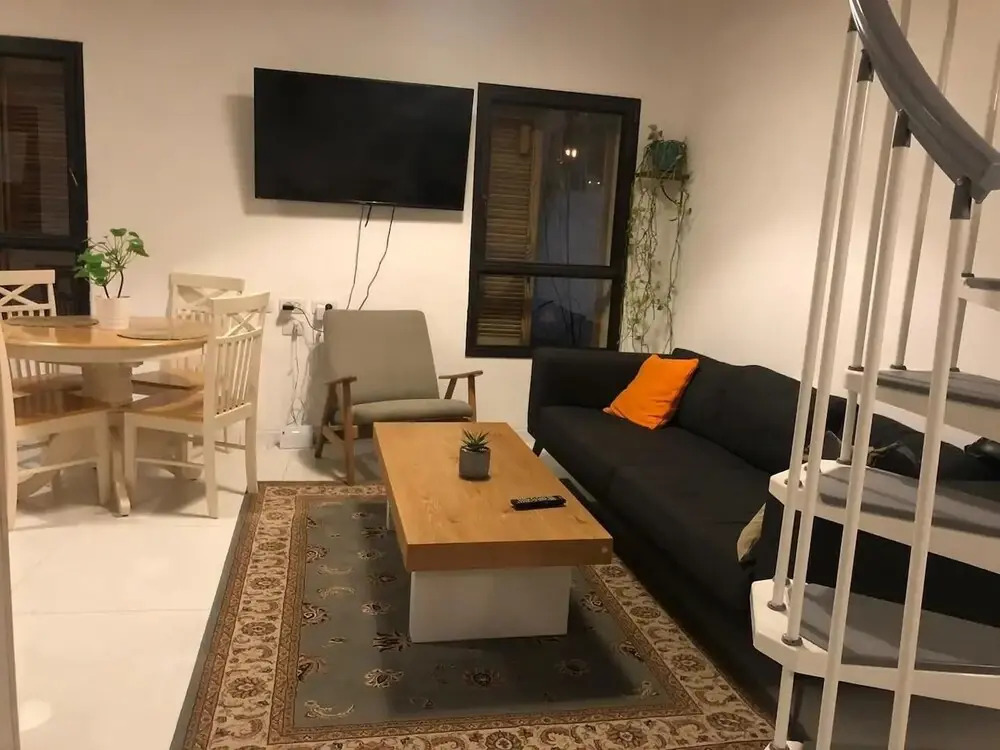 Beach Home in Tel Aviv near Water