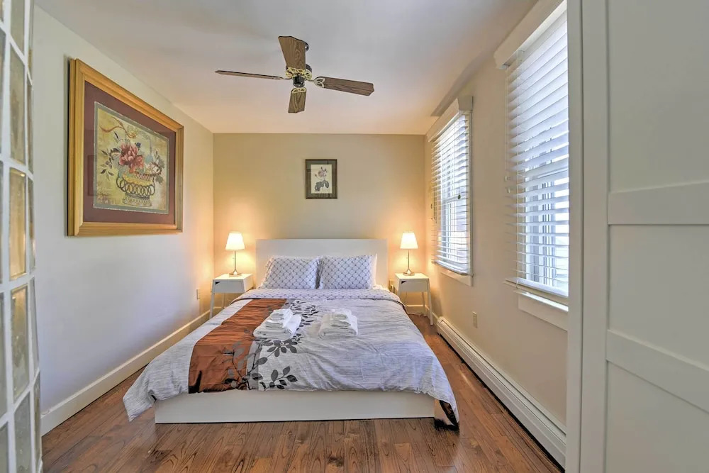 Shop, Dine, Explore Commercial St! Coastal Retreat