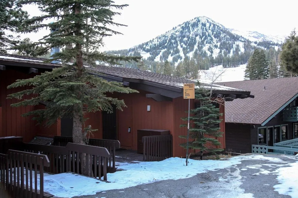 Mammoth West 137 Updated Deluxe Condo, Just A Short Walk to Canyon Lodge by RedAwning