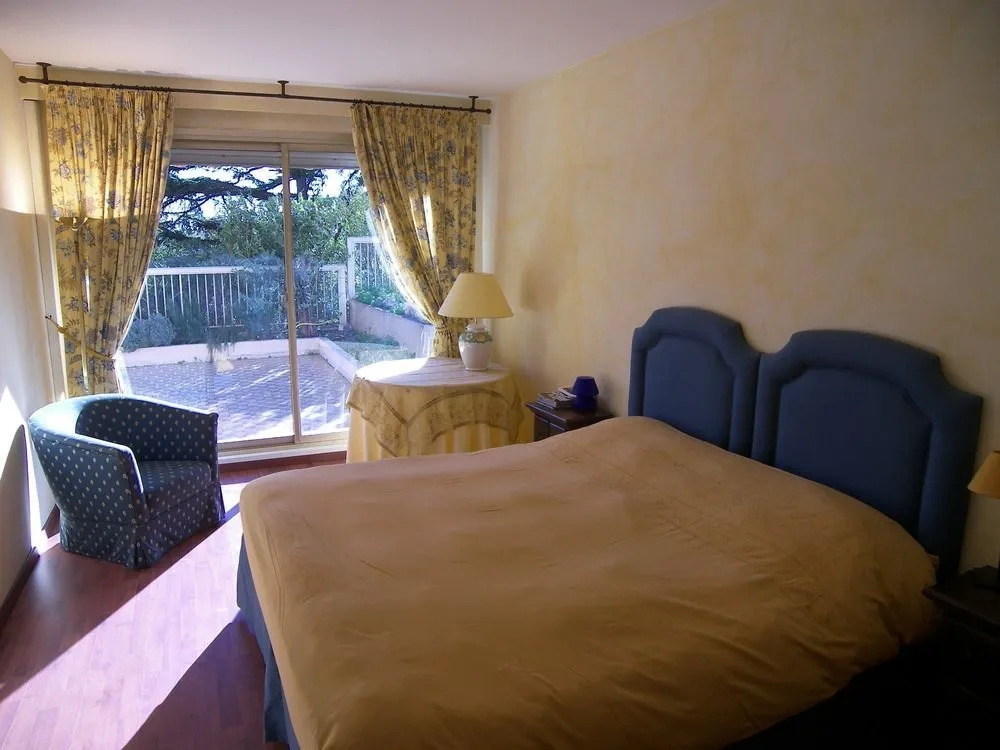 Parc Continental Cannes-Very elegant three bedroom apartment