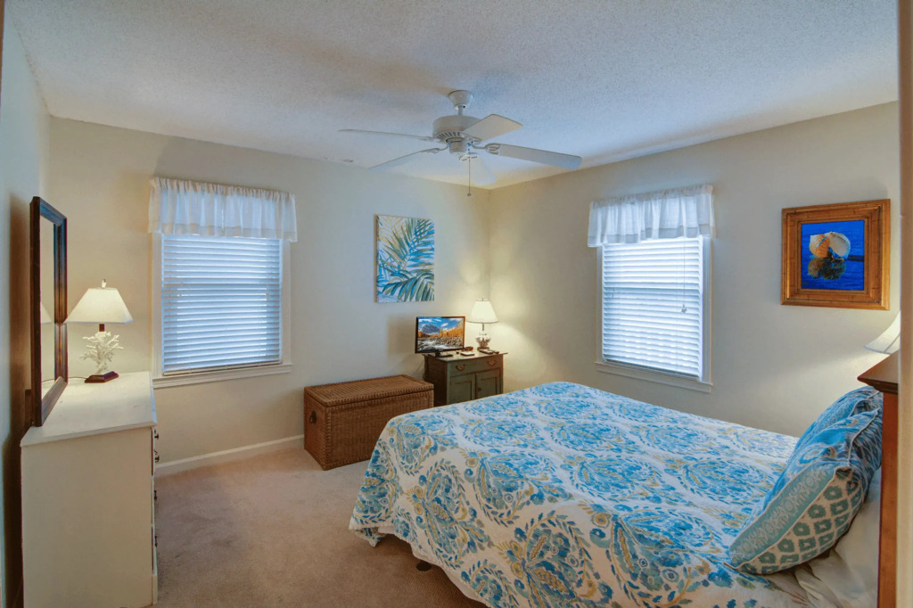 12 42nd Avenue by Avantstay 2 Mins To The Beach Screened In Porch!