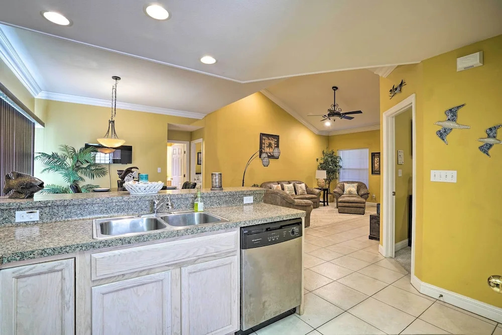 Coastal Condo w/ Pool in South Padre Island!