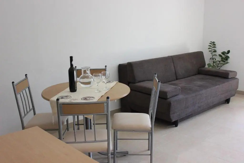 Apartment Maras