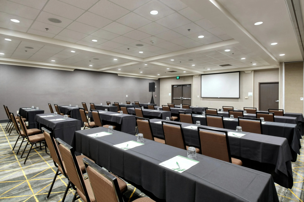 Holiday Inn & Suites Atlanta Airport North by IHG