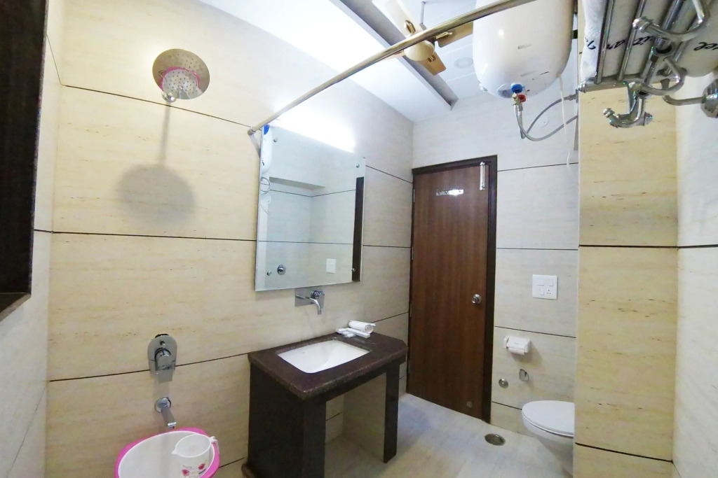 Hotel Amritsar International 2 min walk from Amritsar Bus Stand