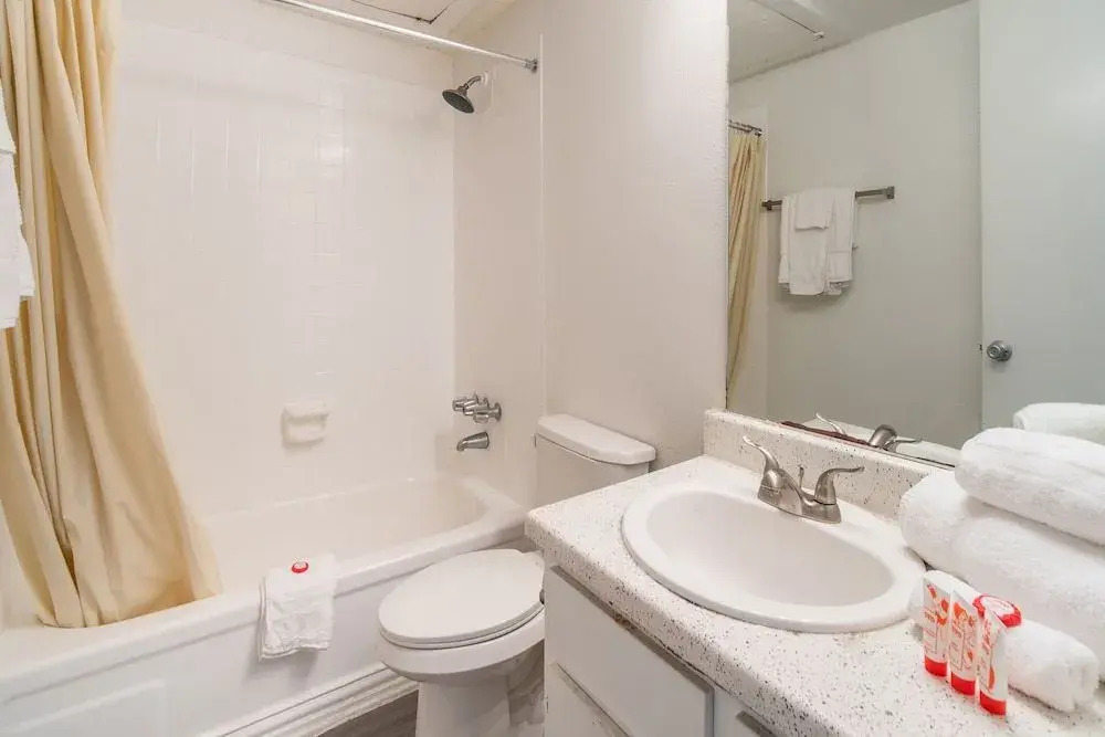 OYO Apartments at Eden Pointe