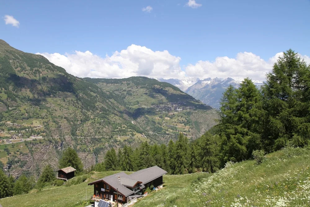 Spacious Apartment in Saint Niklaus near Mattertal Ski Area
