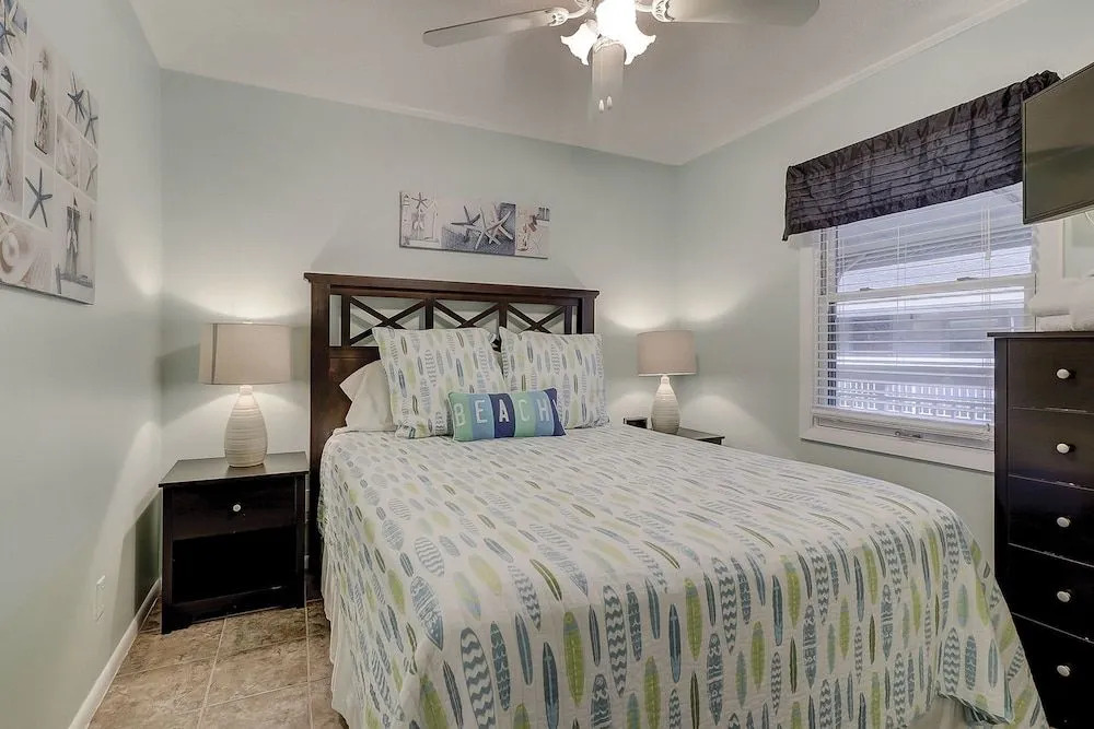 Breakers 320 by RedAwning