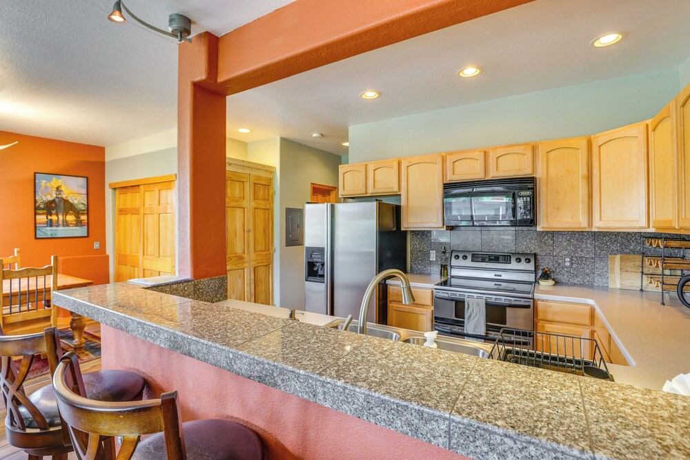 Cozy Condo w/ Views, 3 Mi to Winter Park Resort!