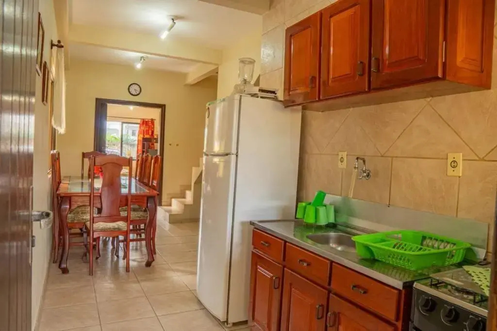 Casa 100m da praia, 10 pessoas, 3 quartos