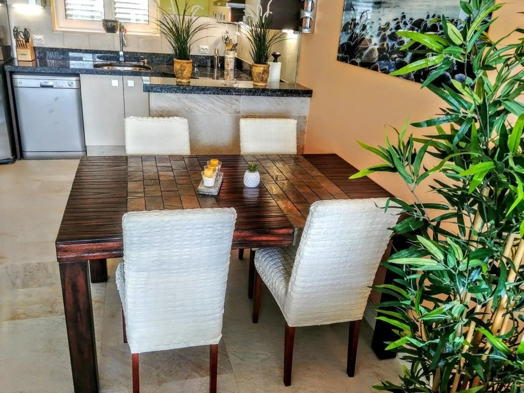 Beautiful 2 bedroom 2 bathroom sea view