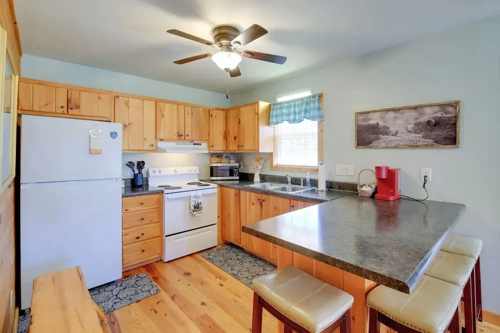 < 1/2 Mi to Damascus Town Park: Cozy Cabin w/ Deck
